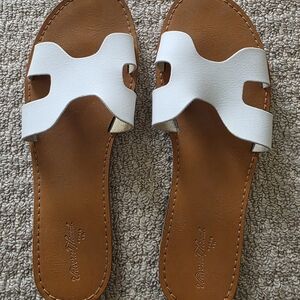 Universal Thread White Slide Sandals